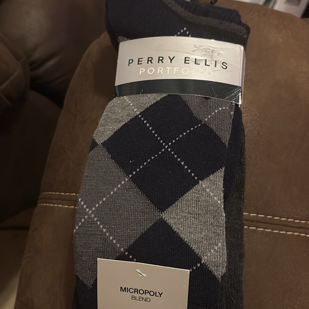 Perry Ellis Portfolio Men’s 5 Pack Dress Socks
Shoe Size 7-12